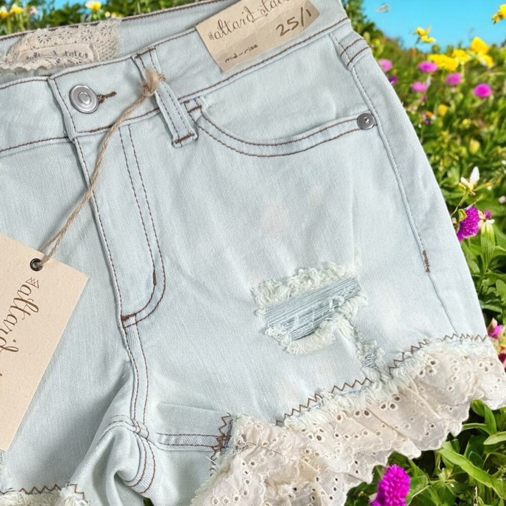 Altar'd State NWT denim Stretch Jean Shorts Distressed eyelet Trim Size 25 SZ 1 - Picture 3 of 7
